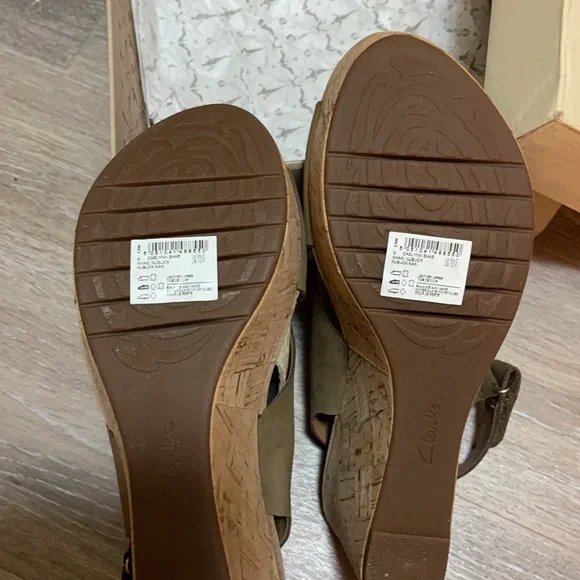 NEW in box Clarks COMFORTABLE Caslynn Shae Khaki Shoes US 12 - Picture 4 of 6